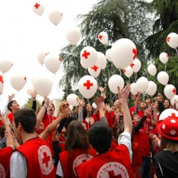 08may12-05-macedonian-balloons